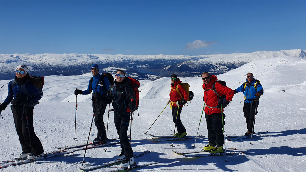 Mellom Vatnaknausen og Horndalsnuten