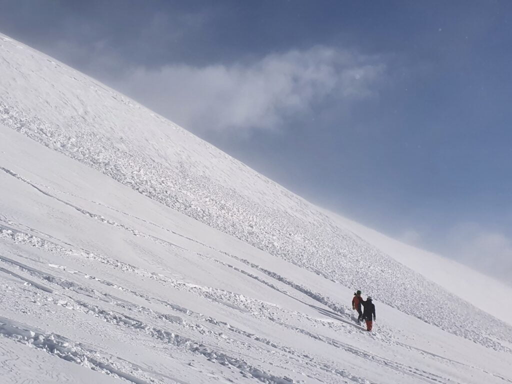 Snøskred nær løypene i Myrkdalen.