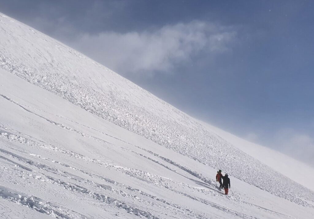 Snøskred nær løypene i Myrkdalen.